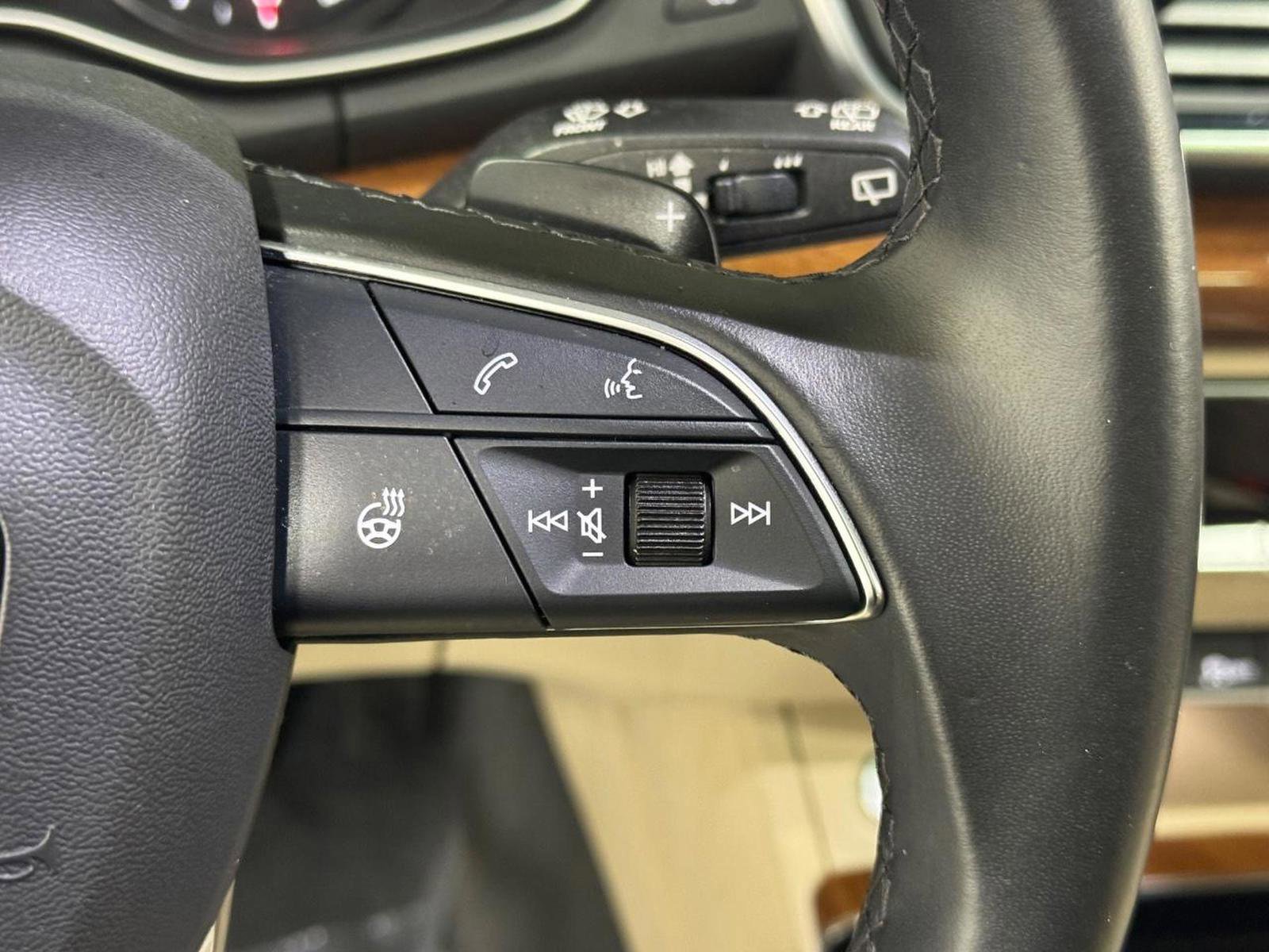 Used 2023 Audi Q5 2.0T Premium w/ Convenience Package image 32