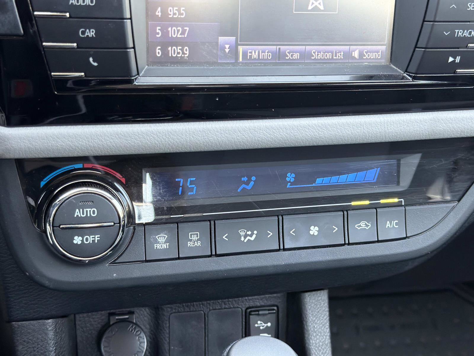 Used 2016 Toyota Corolla LE image 14