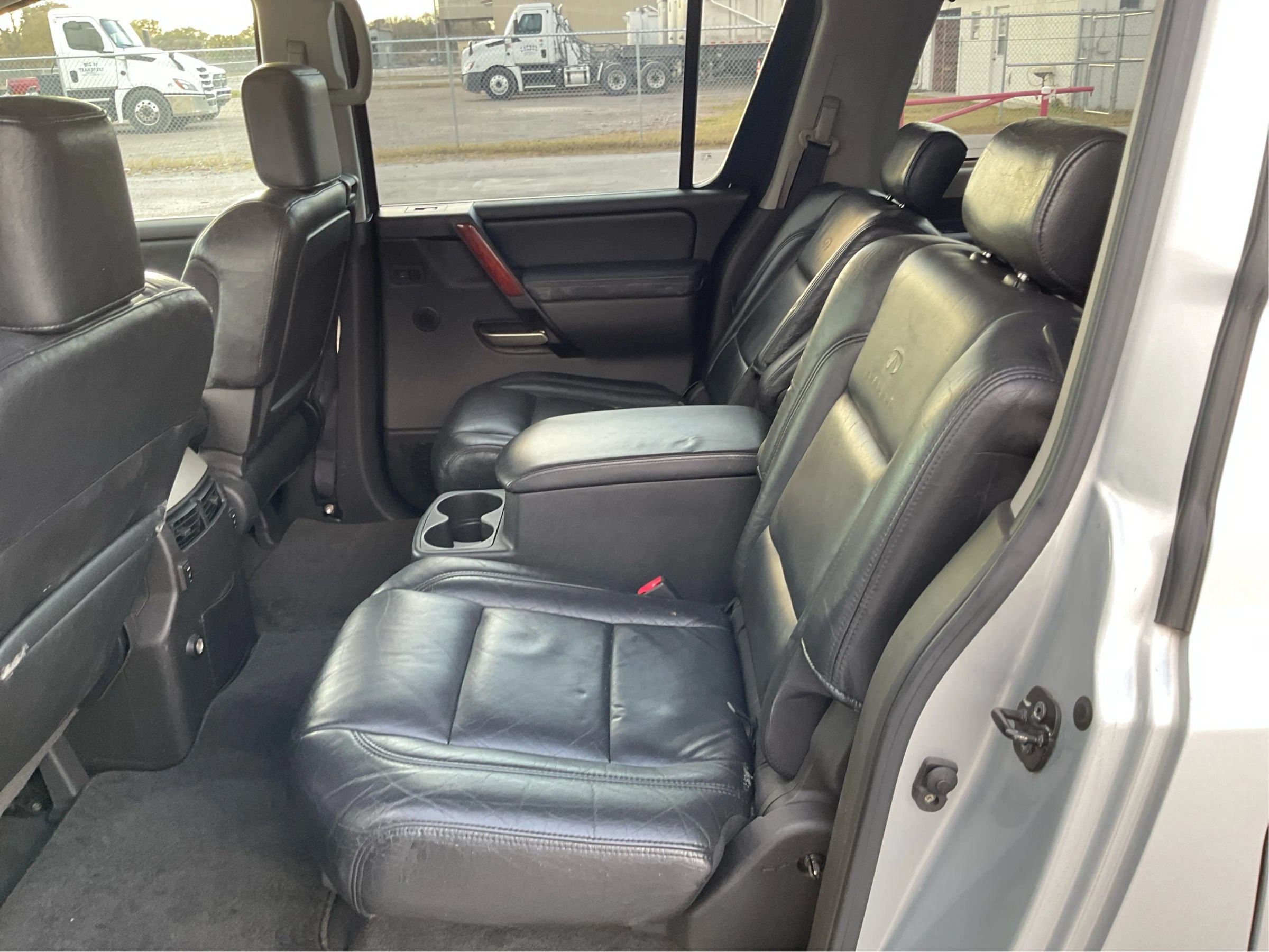 Used 2004 INFINITI QX56 2WD w/ Smart Vision Pkg image 10