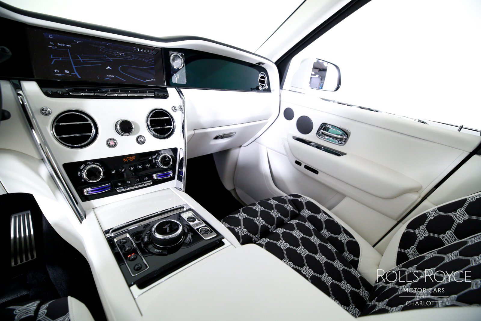 Used 2026 Rolls-Royce Cullinan AWD/4WD image 16