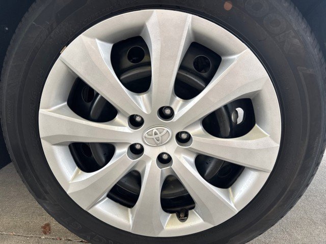 Used 2025 Toyota Corolla LE FWD image 5