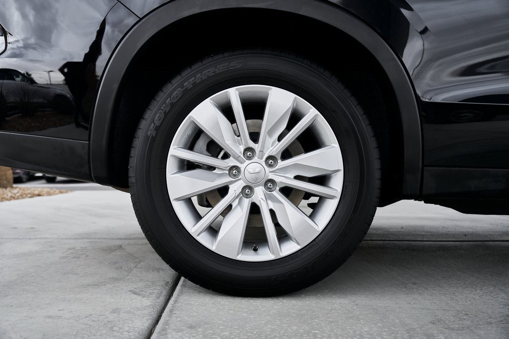 Used 2025 Mitsubishi Outlander ES image 12