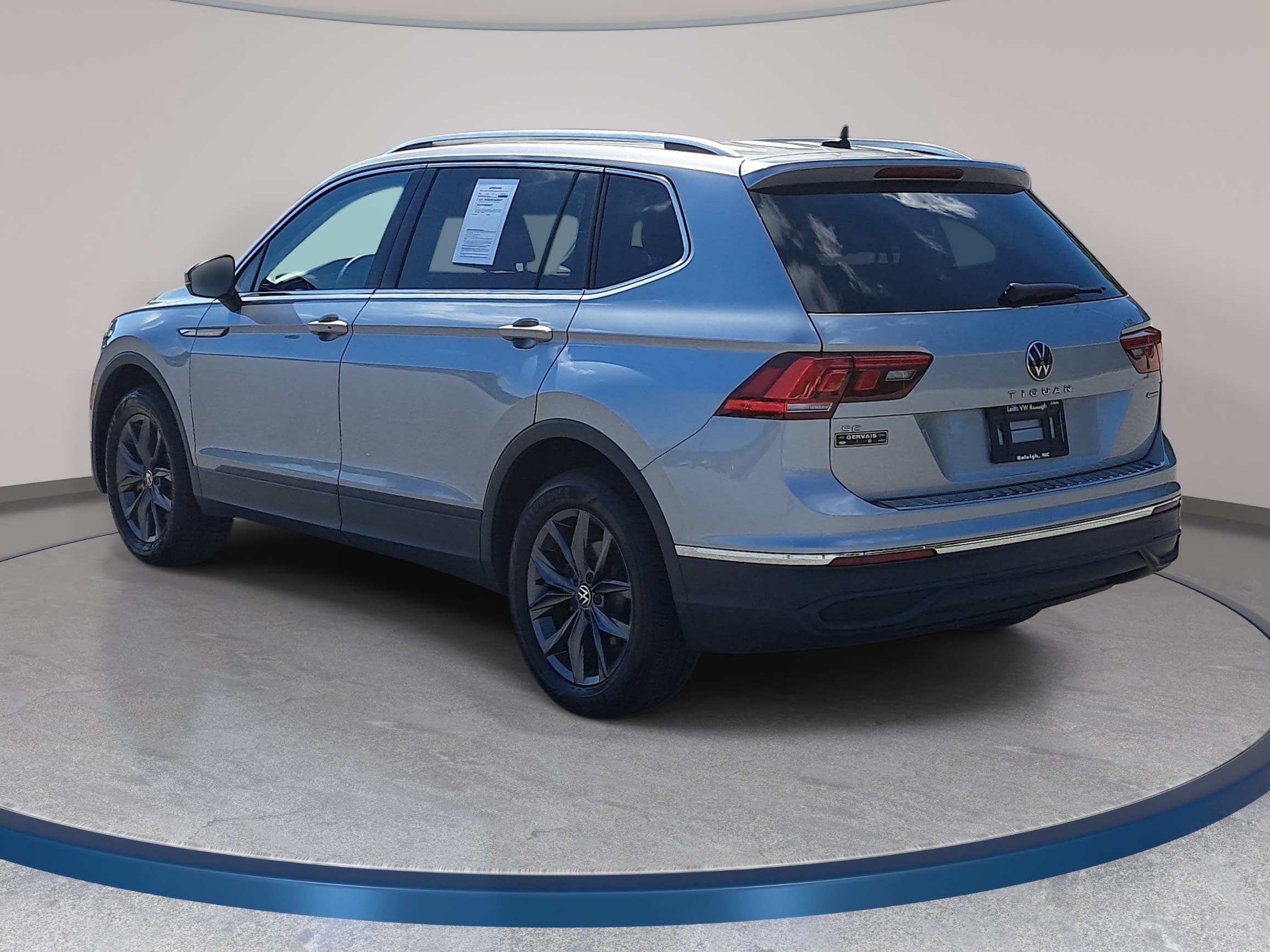 Certified 2023 Volkswagen Tiguan SE w/ Panoramic Sunroof Package AWD/4WD image 7