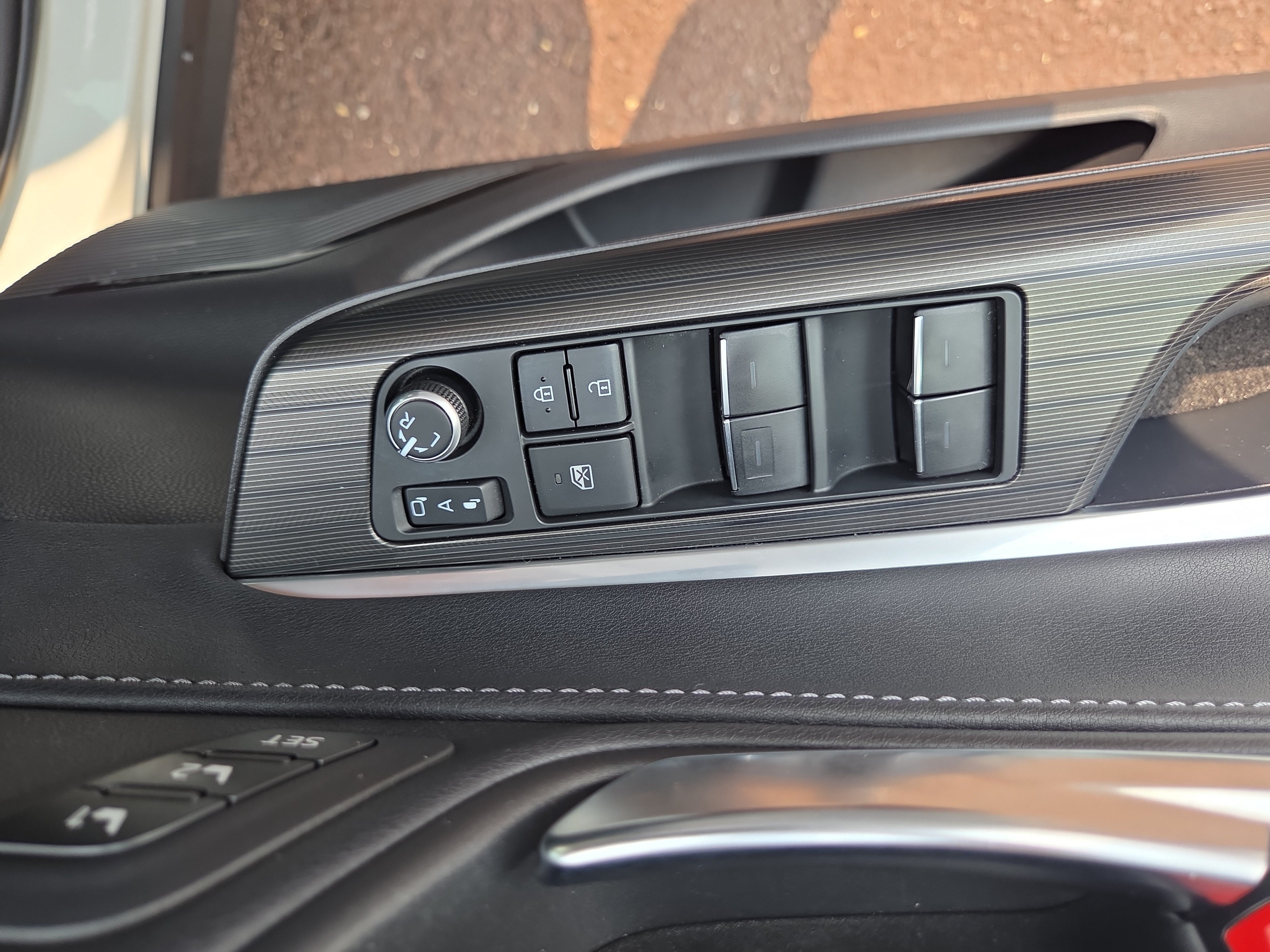 Certified 2022 Toyota Venza XLE AWD/4WD image 28