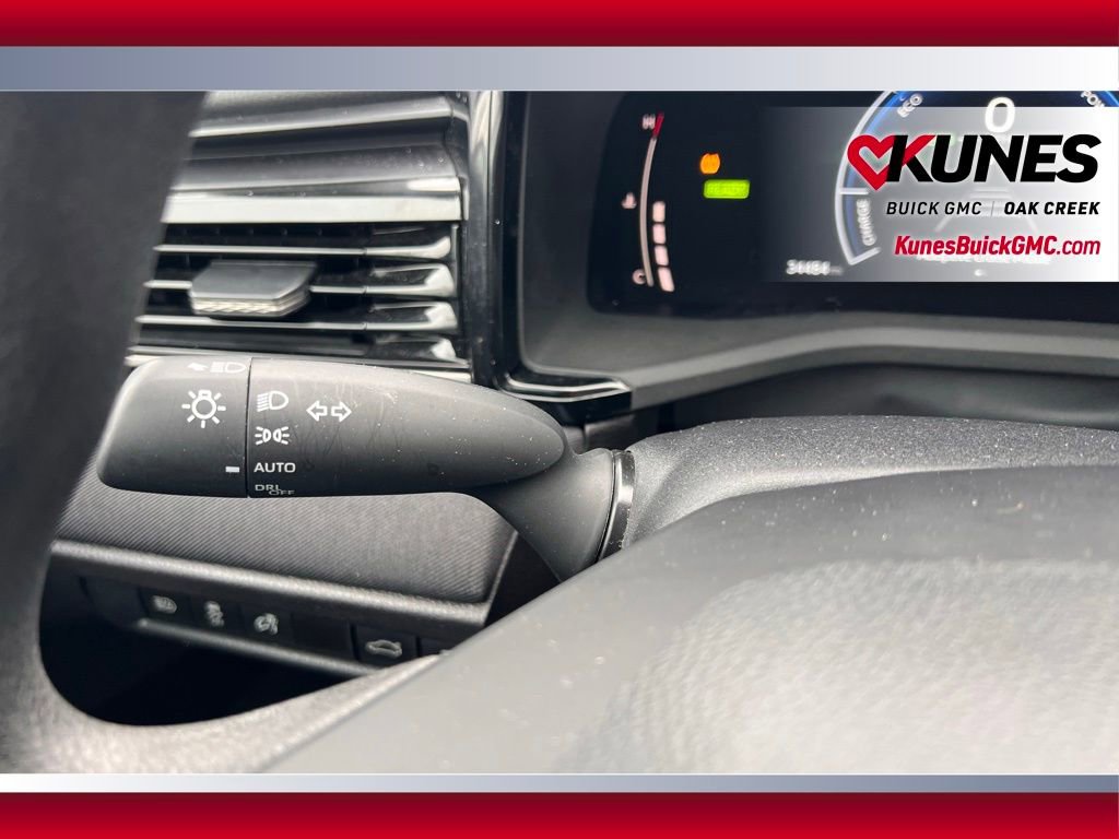 Used 2025 Toyota Camry SE image 20