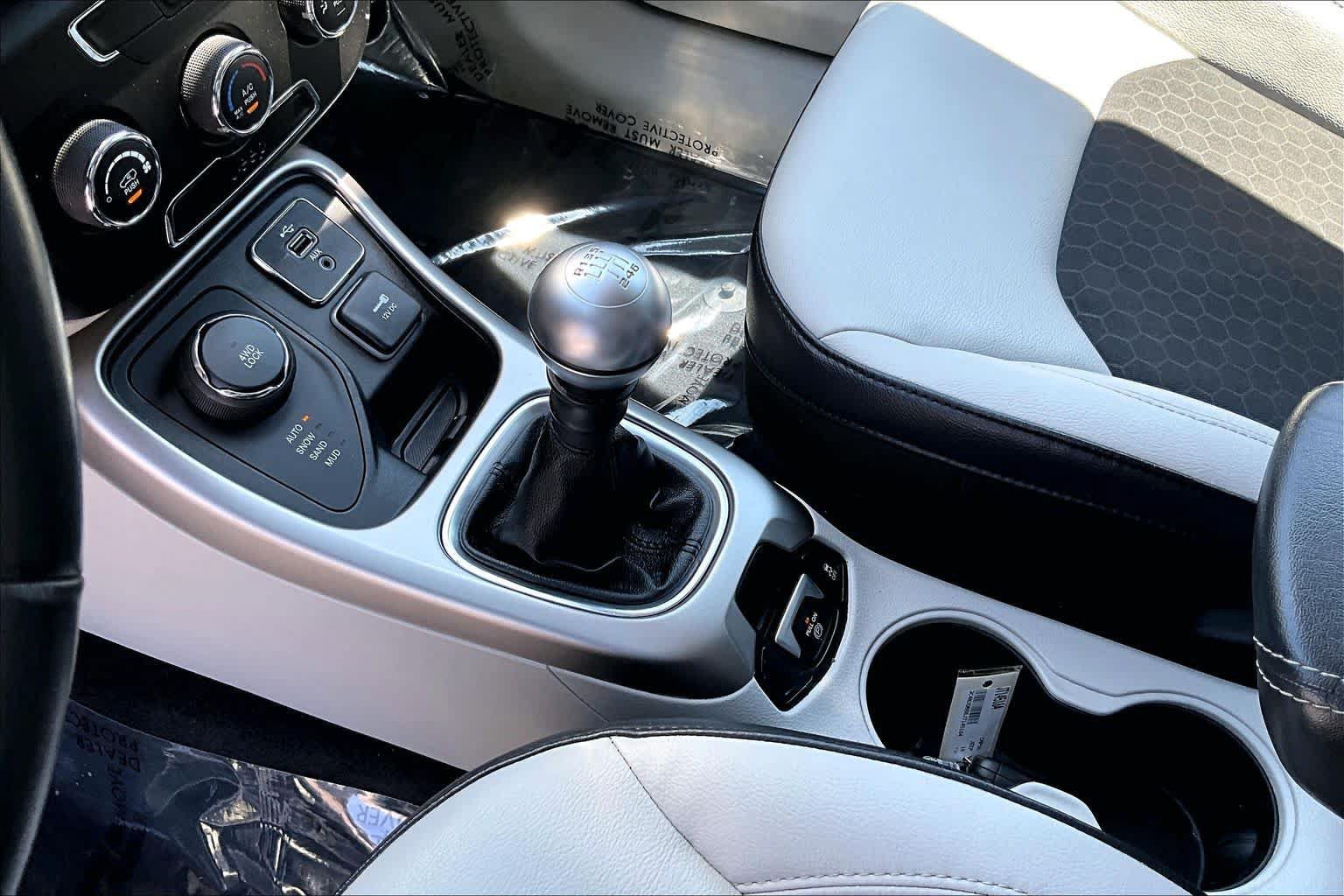 Used 2018 Jeep Compass Latitude AWD/4WD image 16