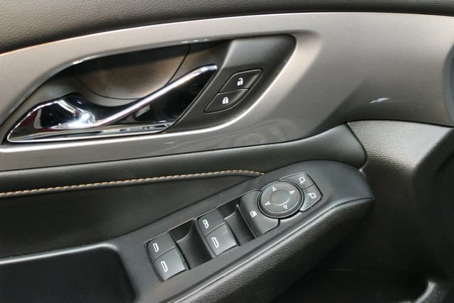 Used 2021 Chevrolet Traverse LT w/ LPO, Floor Liner Package AWD/4WD image 18