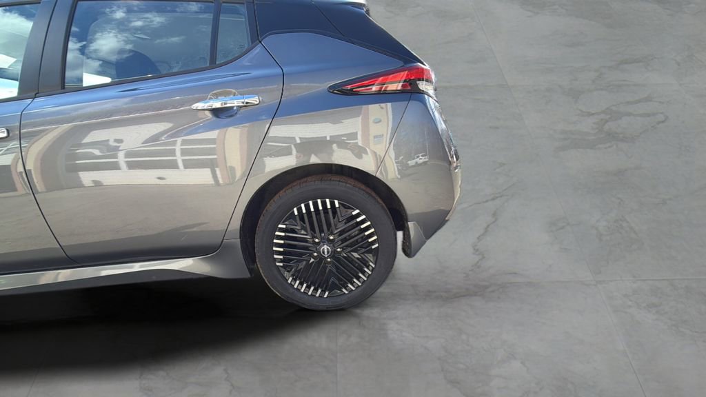 Used 2025 Nissan Leaf SV Plus image 17