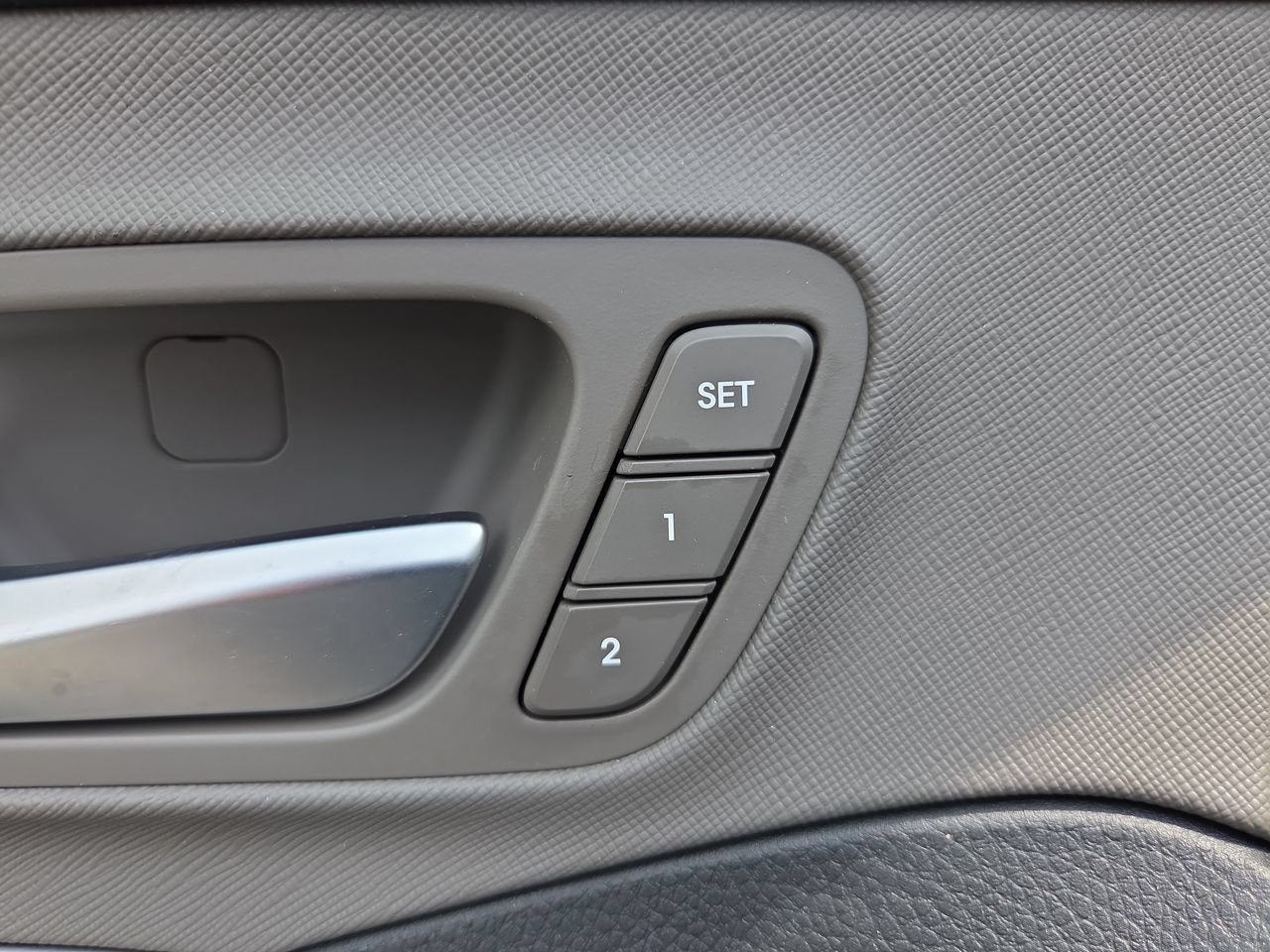 Used 2019 Hyundai Santa Fe XL FWD image 18