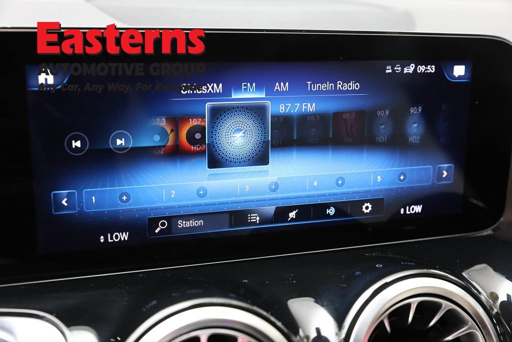Used 2022 Mercedes-Benz GLB 250 4MATIC image 17
