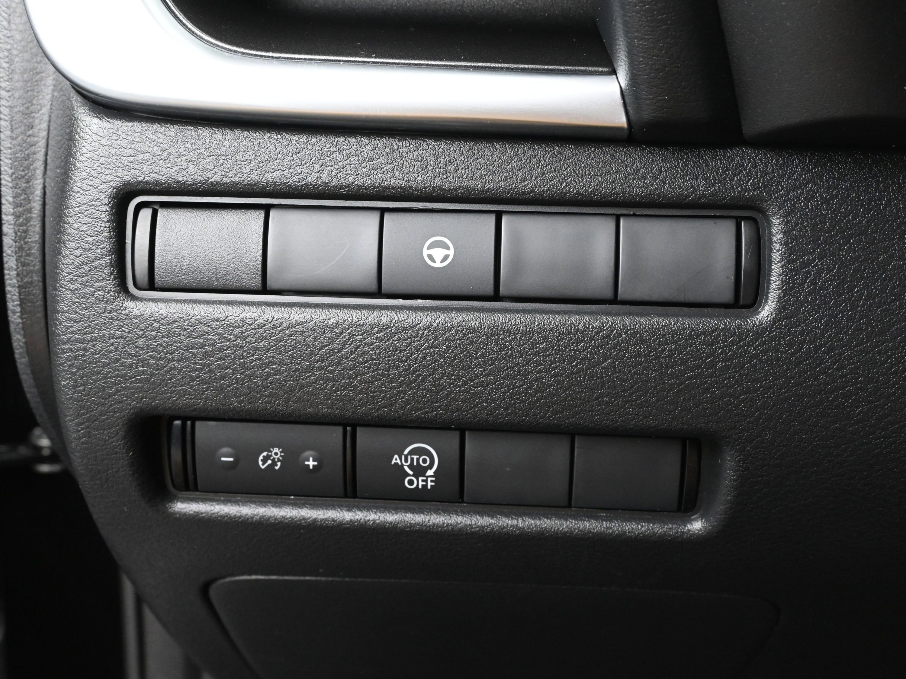 Used 2023 Nissan Rogue SV image 12