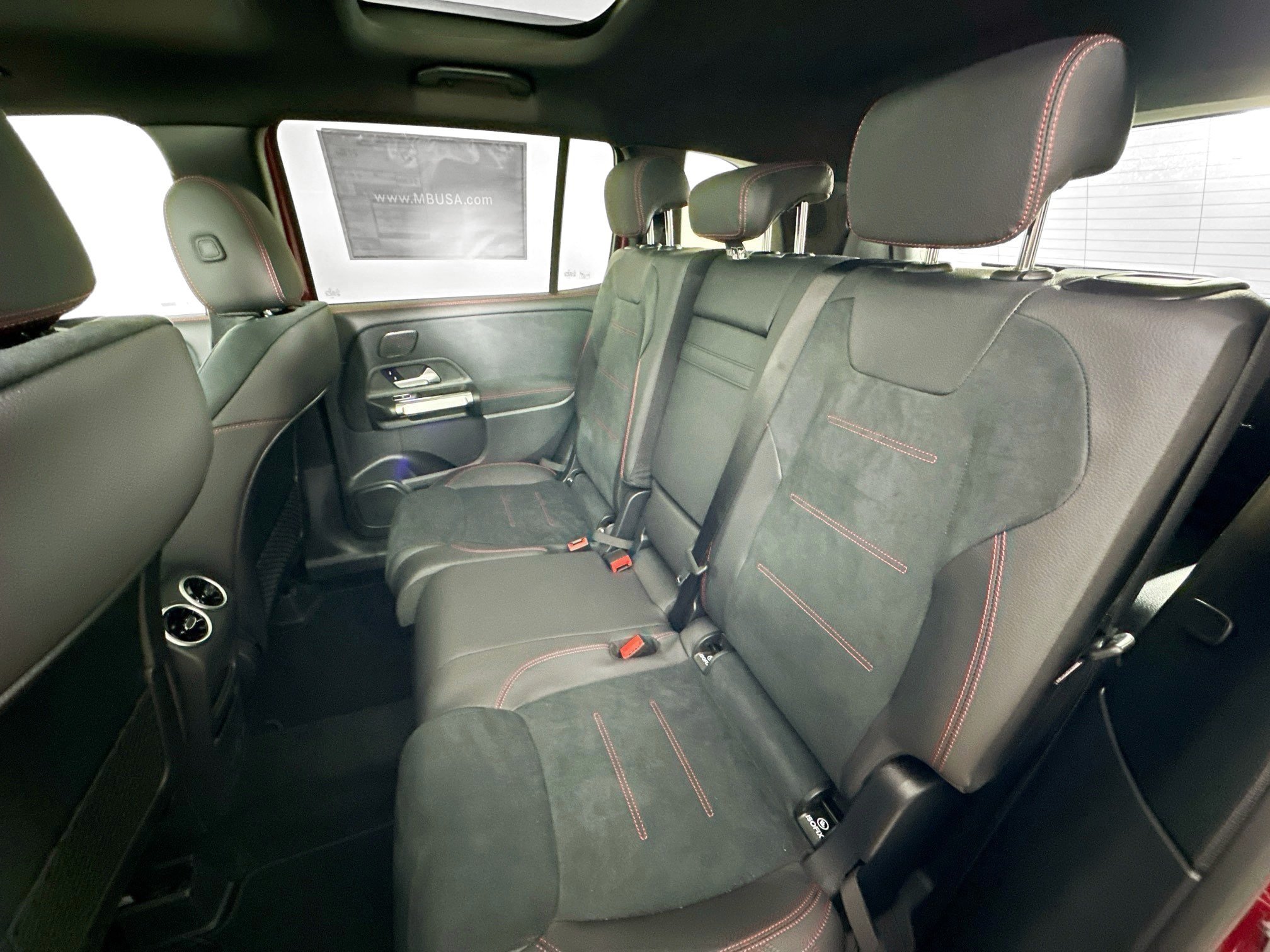Used 2026 Mercedes-Benz GLB 250 4MATIC image 31