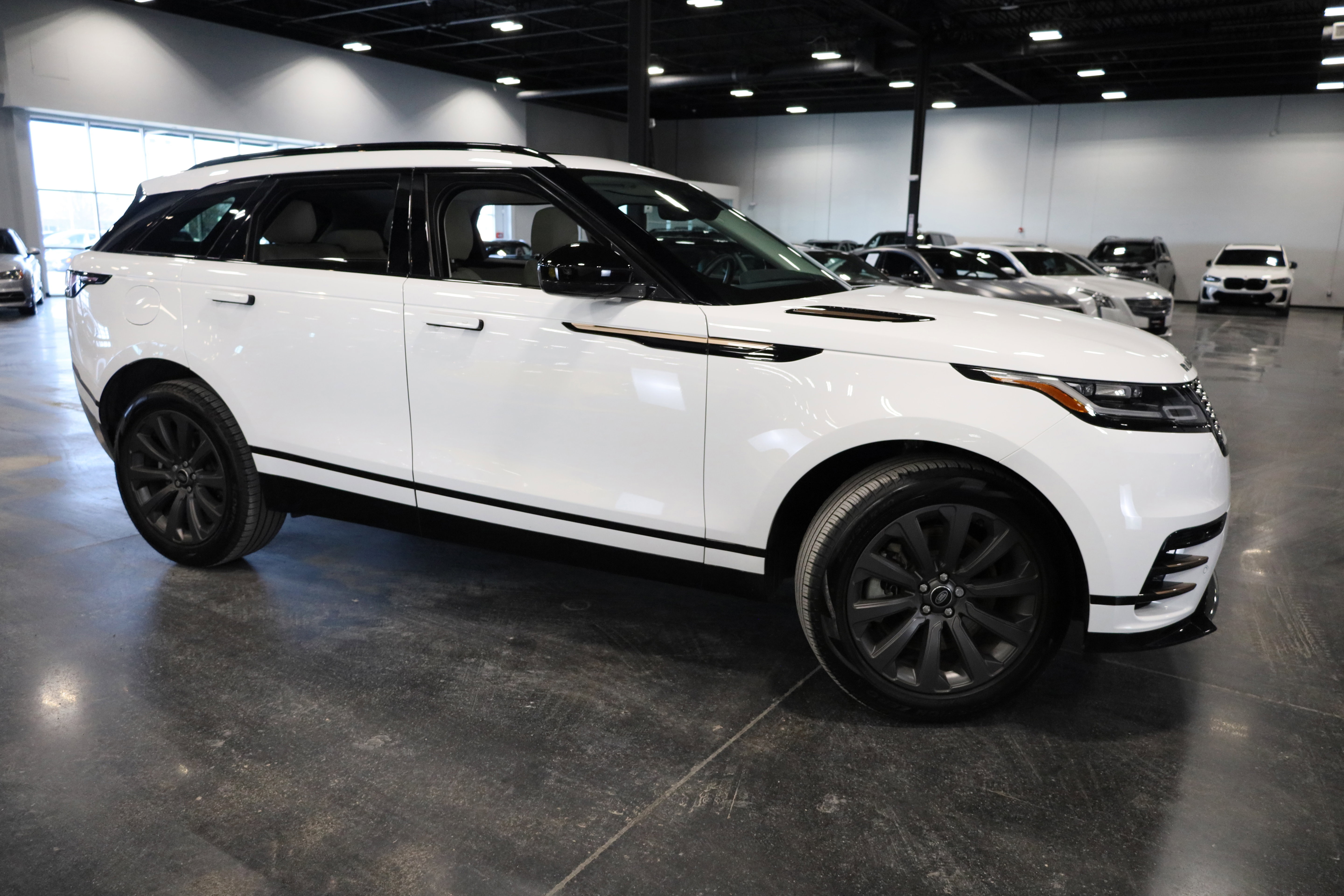 Used 2023 Land Rover Range Rover Velar R-Dynamic S image 8