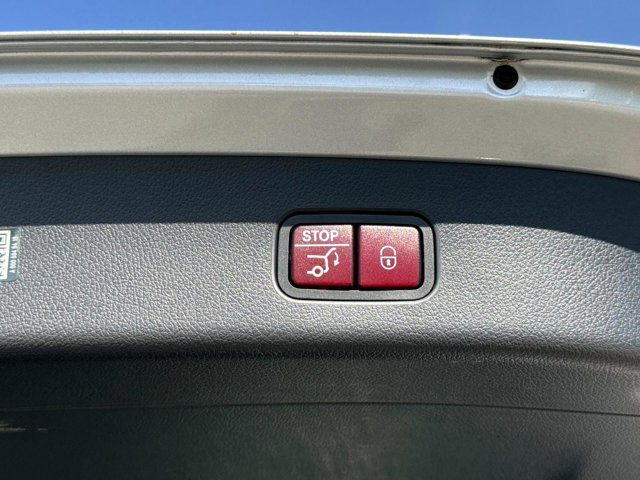 Used 2025 Mercedes-Benz GLC 300 image 12