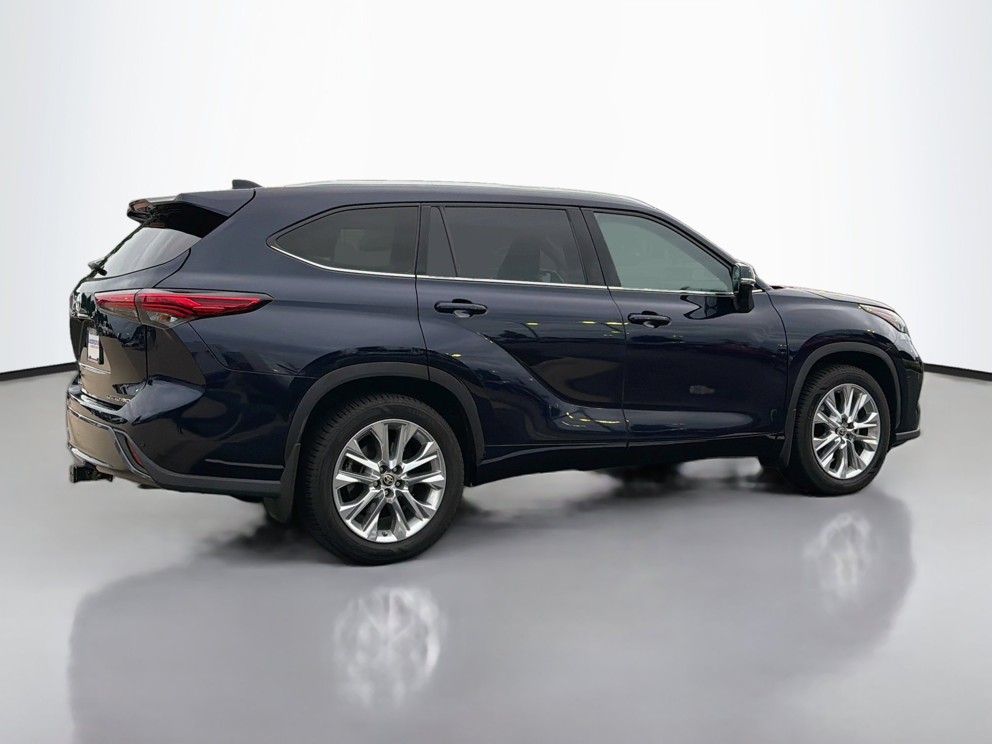 Used 2020 Toyota Highlander Limited AWD/4WD image 2