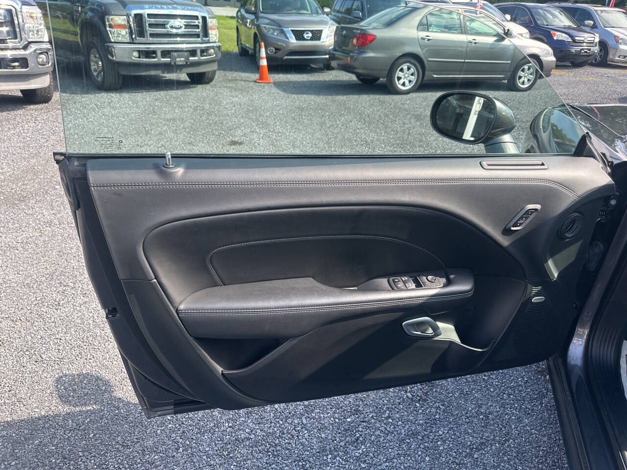 Used 2022 Dodge Challenger SXT w/ Plus Package RWD image 9