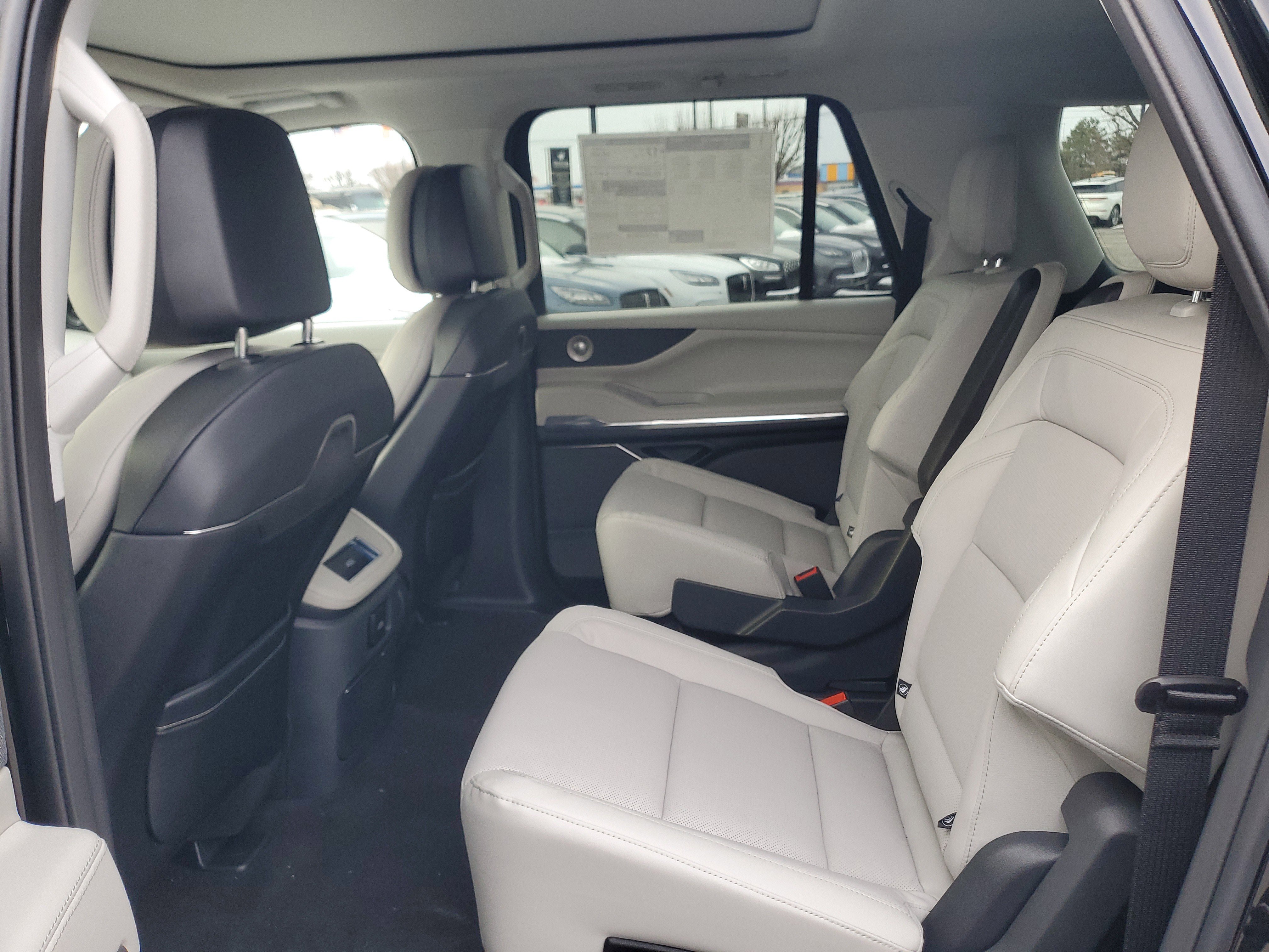 New 2026 Lincoln Navigator L Reserve w/ Jet Appearance Package image 27