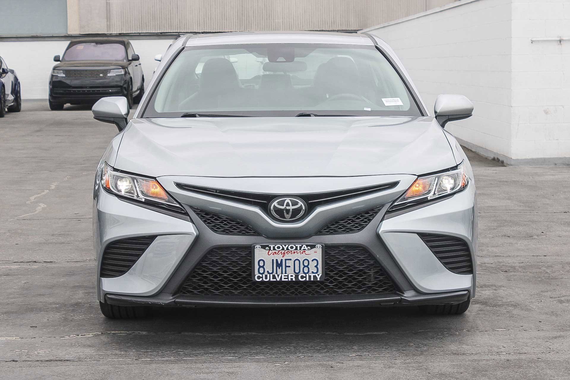 Used 2019 Toyota Camry SE w/ Carpet Mat Package FWD image 2