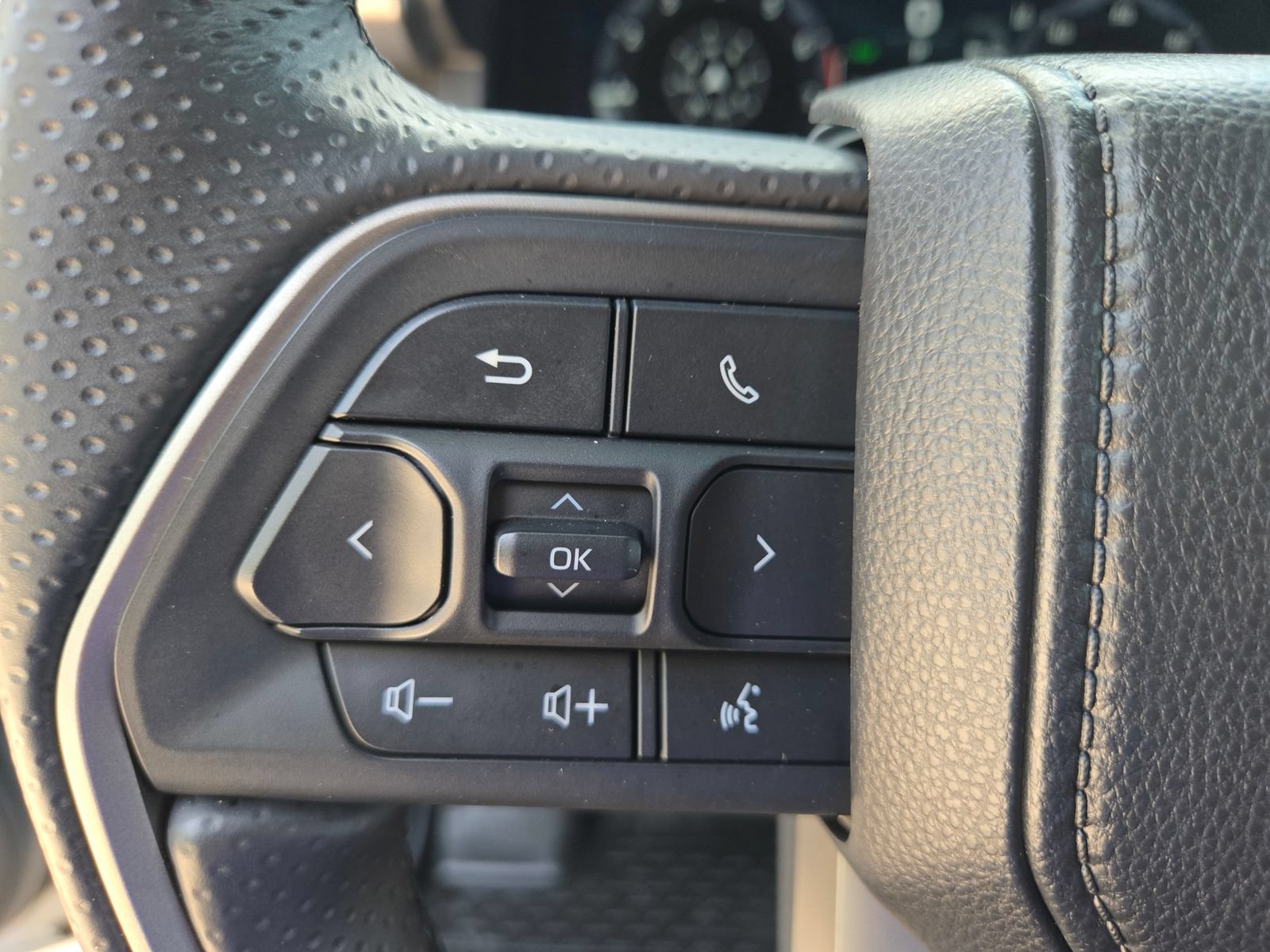 Used 2025 Toyota 4Runner Trailhunter AWD/4WD image 12