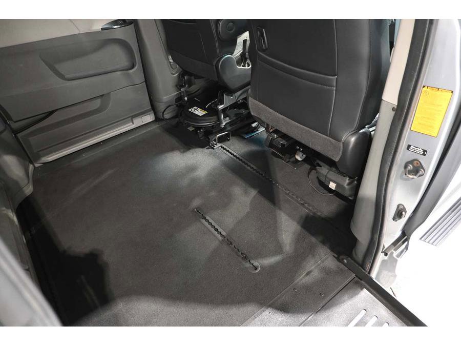 Used 2013 Toyota Sienna SE image 19