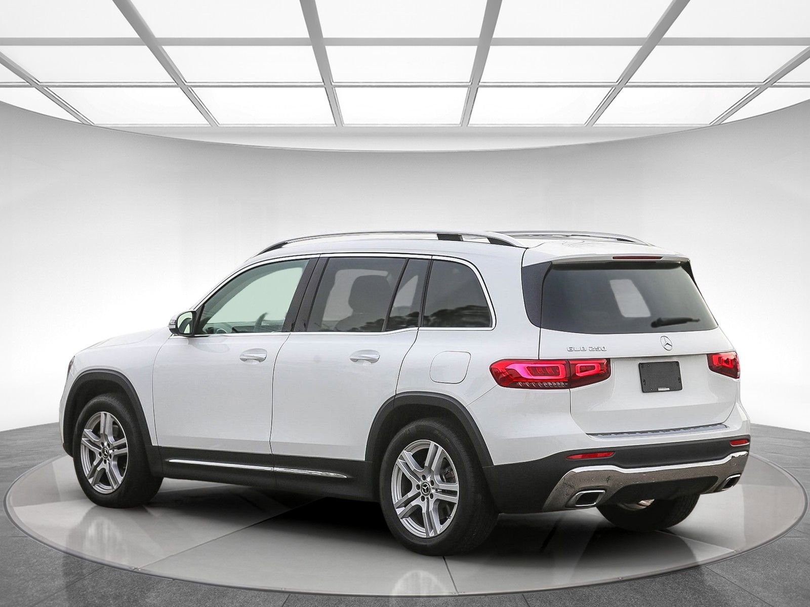 Used 2022 Mercedes-Benz GLB 250 image 2