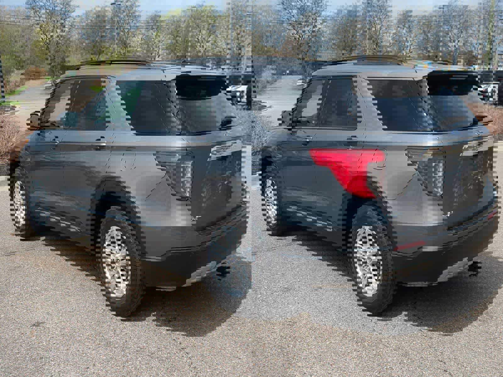 Used 2024 Ford Explorer XLT w/ Equipment Group 202A AWD/4WD image 6