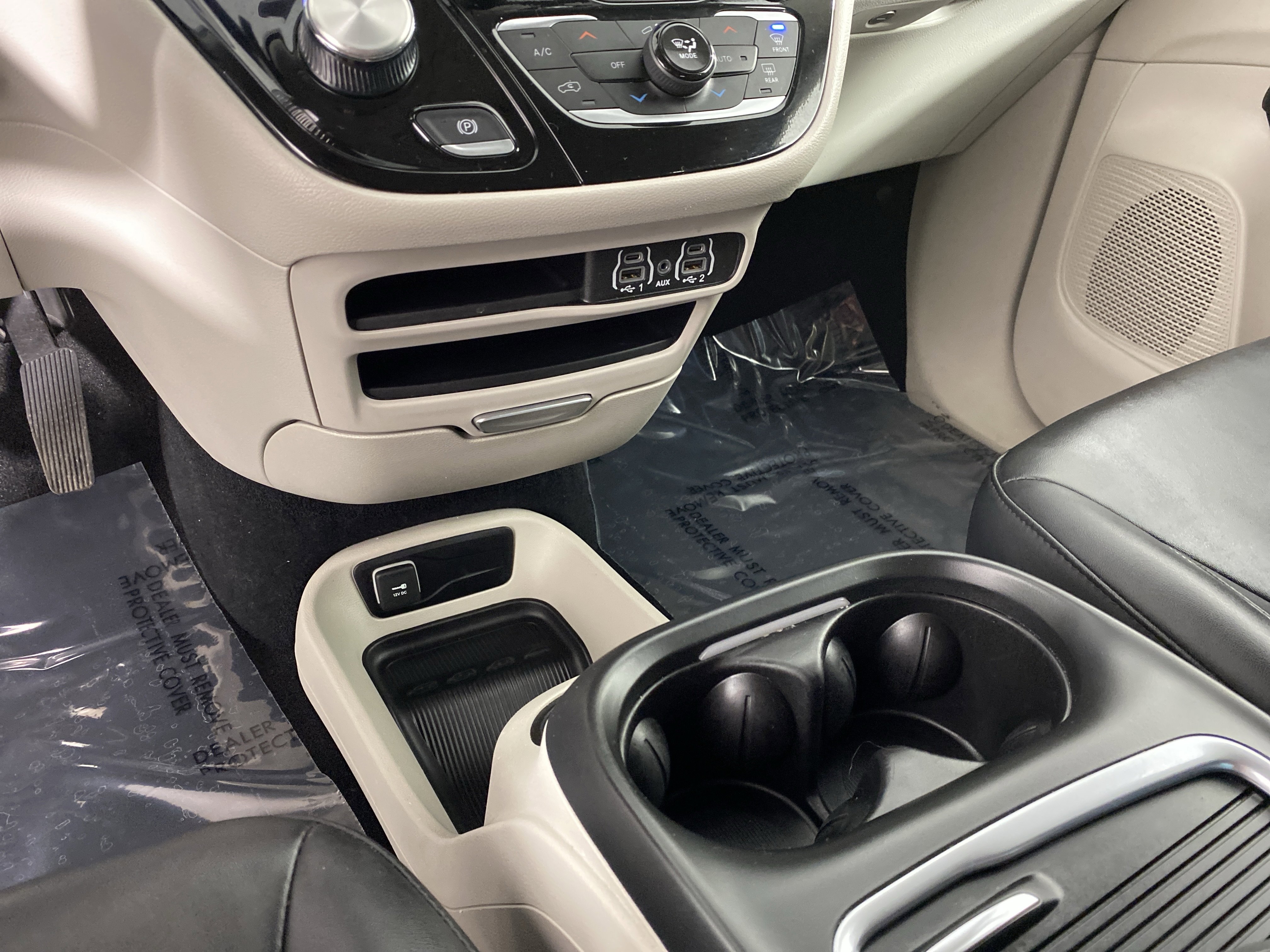 Used 2024 Chrysler Pacifica Touring-L image 30