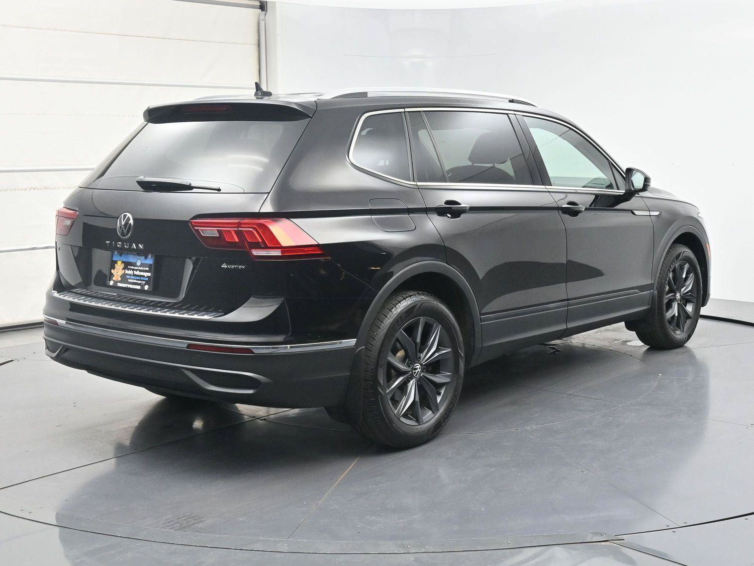 Used 2022 Volkswagen Tiguan SE AWD/4WD image 24