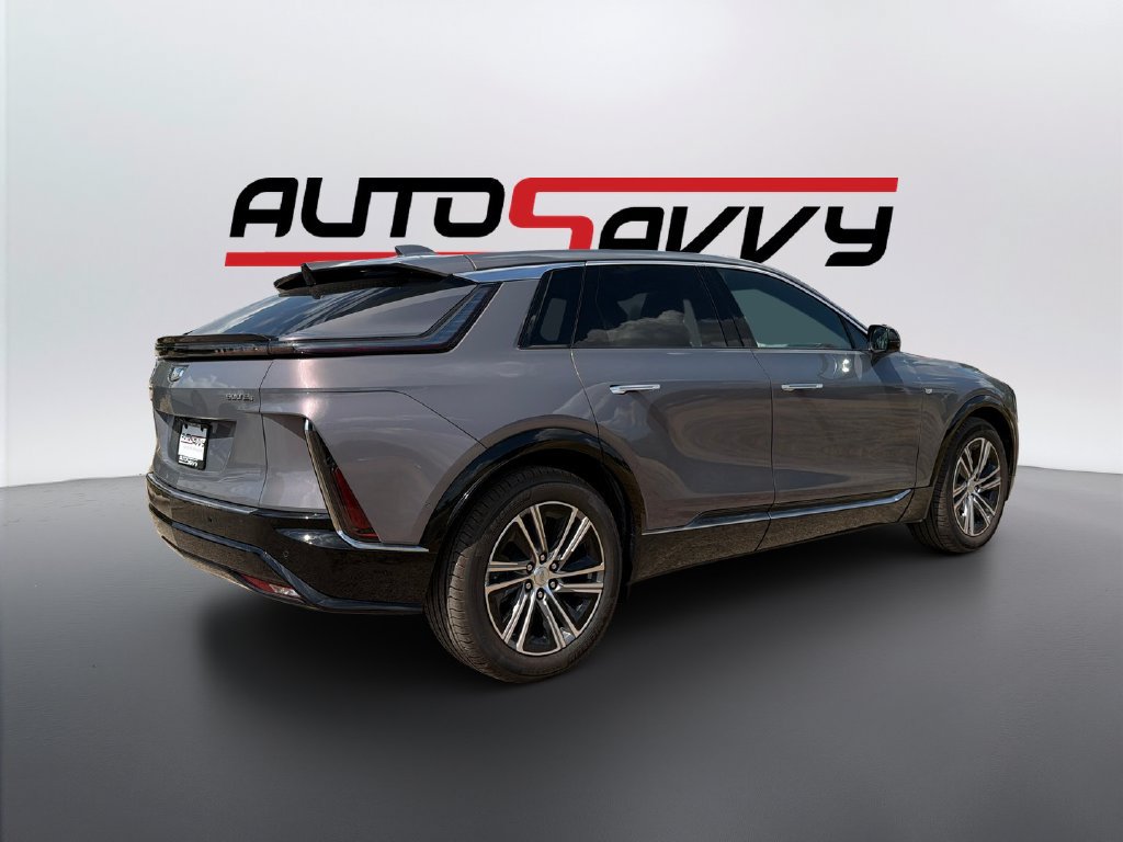 Used 2025 Cadillac Lyriq Luxury w/ LPO, Floor Liner Package AWD/4WD image 5
