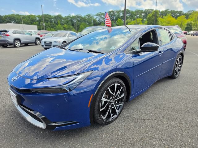 Used 2024 Toyota Prius Prime Premium FWD image 3