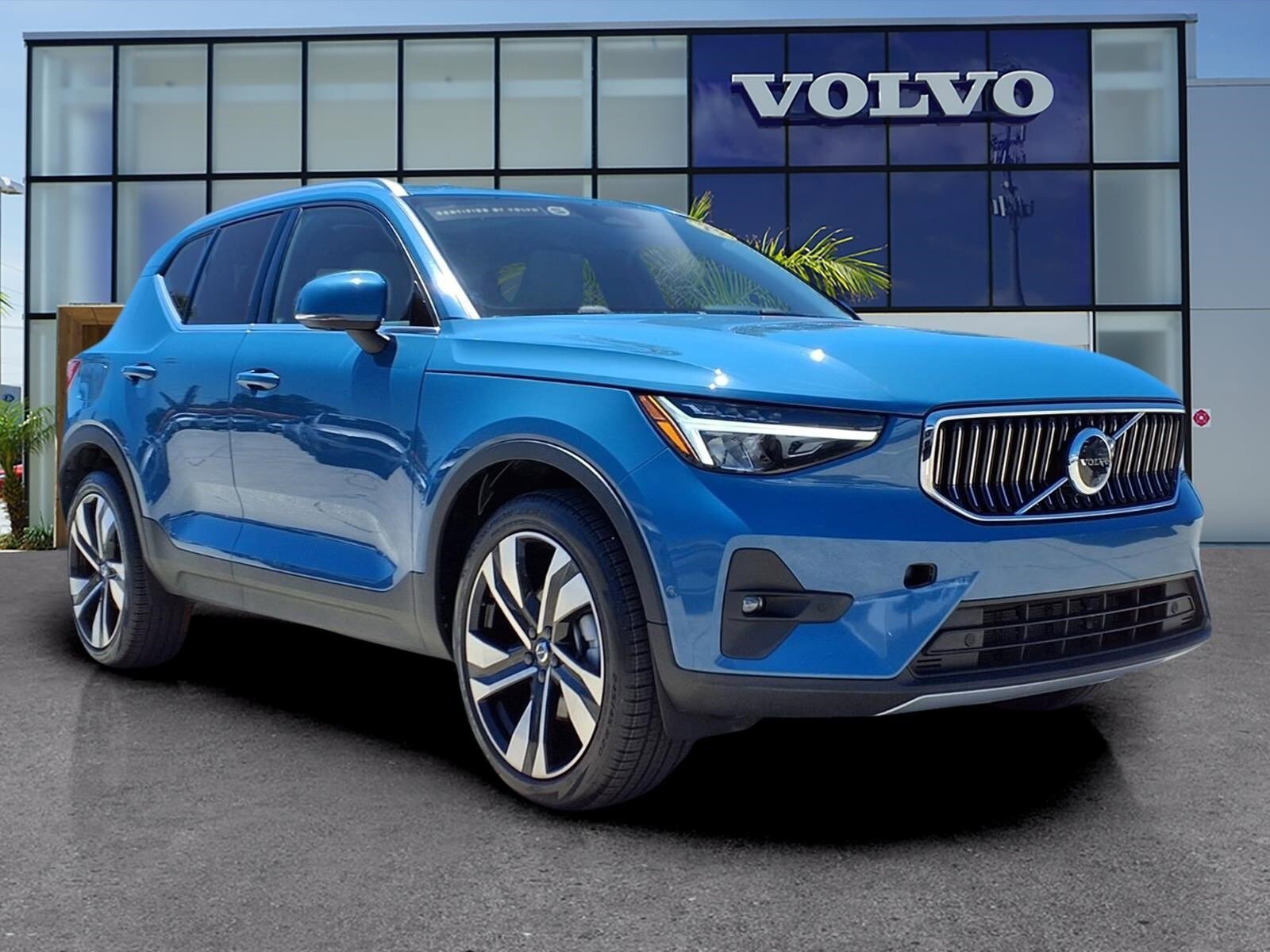 Certified 2023 Volvo XC40 B5 Ultimate w/ Protection Package Premier AWD/4WD image 1