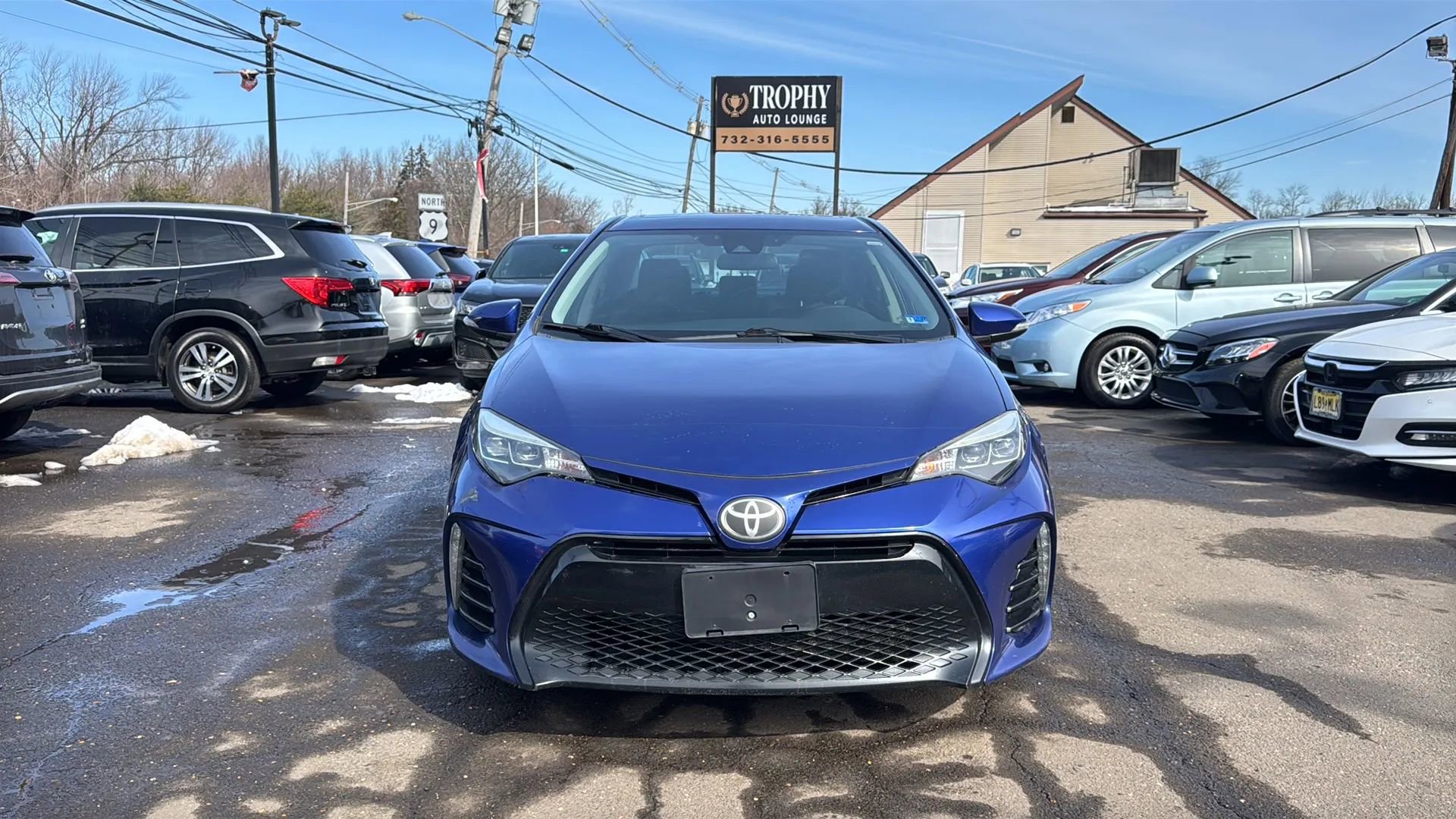 Used 2017 Toyota Corolla SE image 2