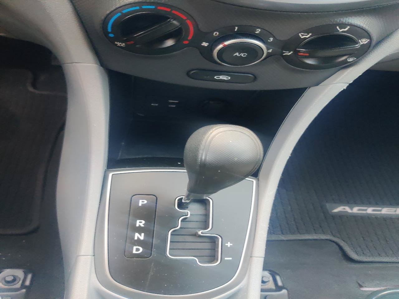 Used 2015 Hyundai Accent GS FWD image 11