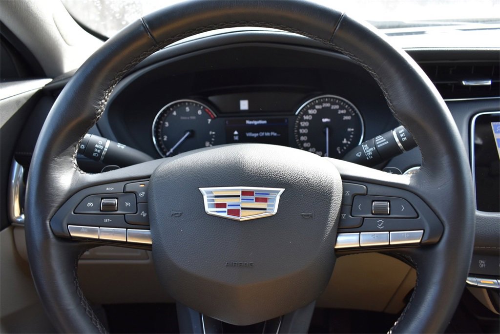 Used 2022 Cadillac XT4 Premium Luxury image 16