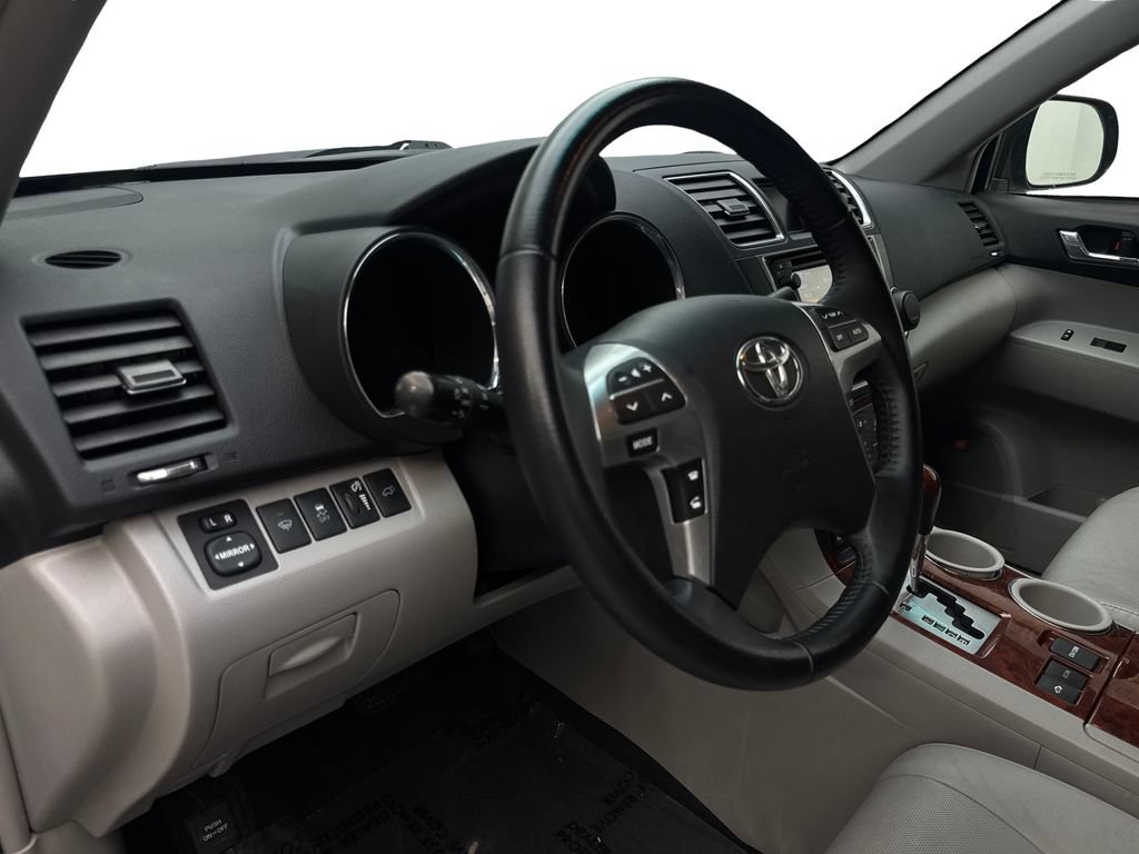 Used 2013 Toyota Highlander Limited AWD/4WD image 55