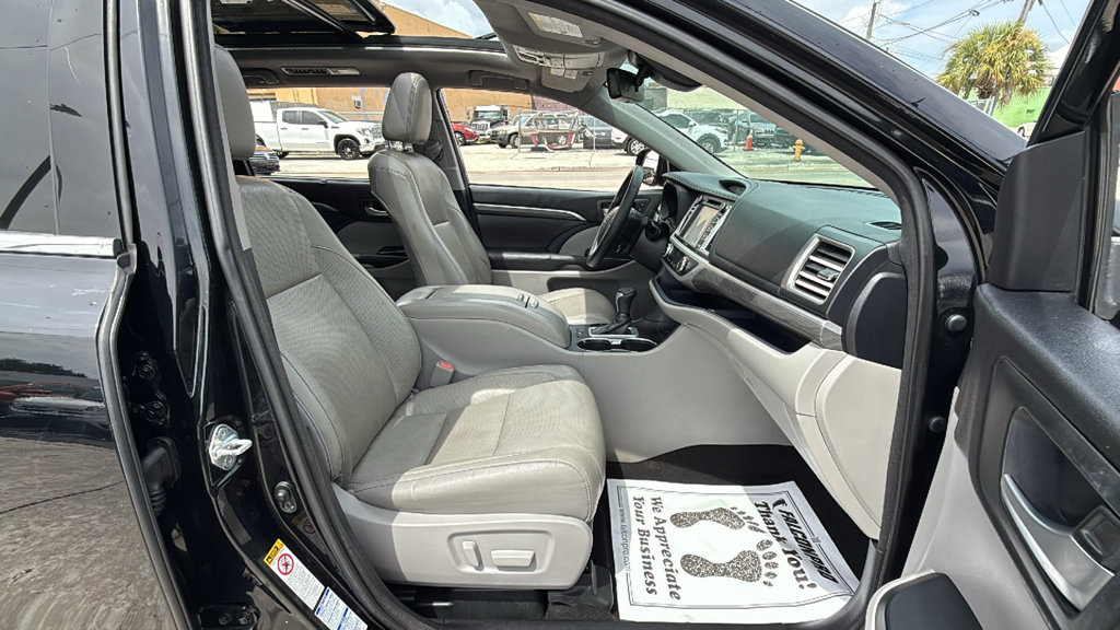 Used 2018 Toyota Highlander Limited Platinum AWD/4WD image 39