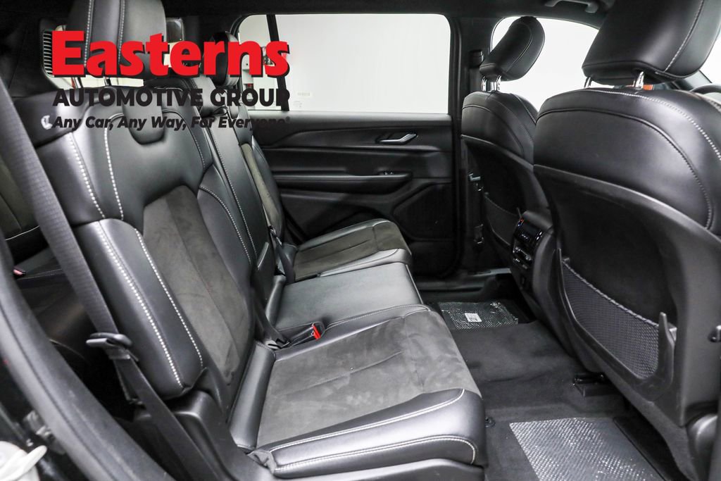 Used 2023 Jeep Grand Cherokee L Laredo image 24