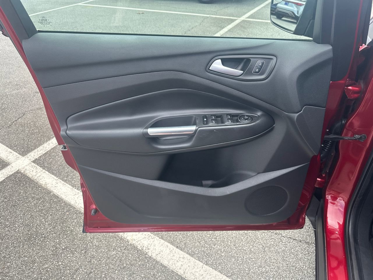 Used 2018 Ford Escape SE w/ SE Sport Appearance Package image 10