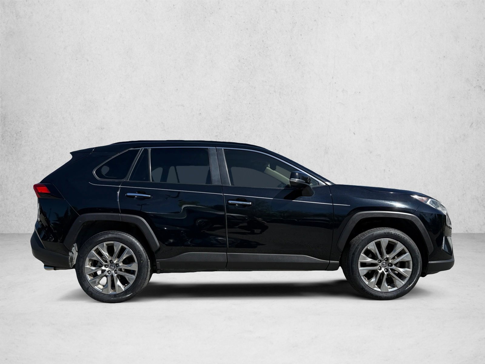 Used 2019 Toyota RAV4 Limited w/ Cold Weather Package AWD/4WD image 4