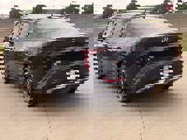 Used 2025 Kia K4 EX image 5