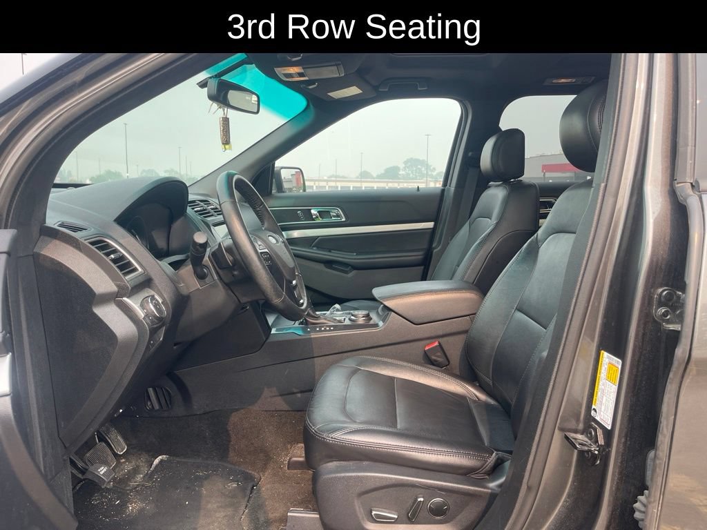 Used 2017 Ford Explorer XLT w/ Equipment Group 202A AWD/4WD image 12