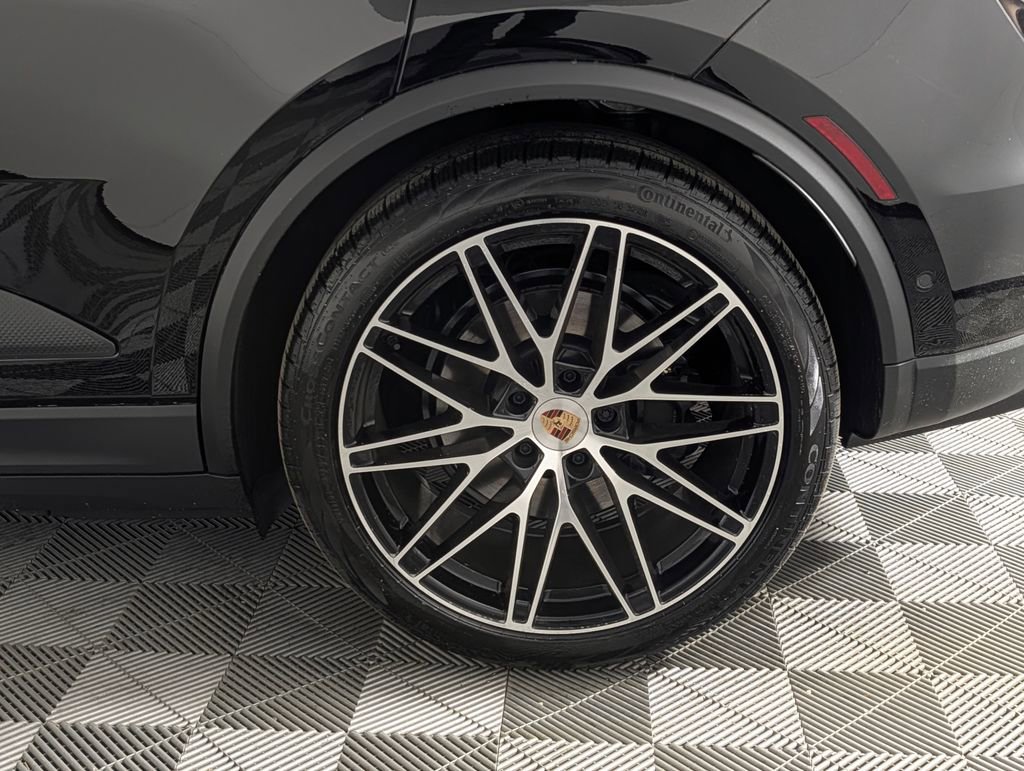 New 2026 Porsche Macan 4 Electric image 12