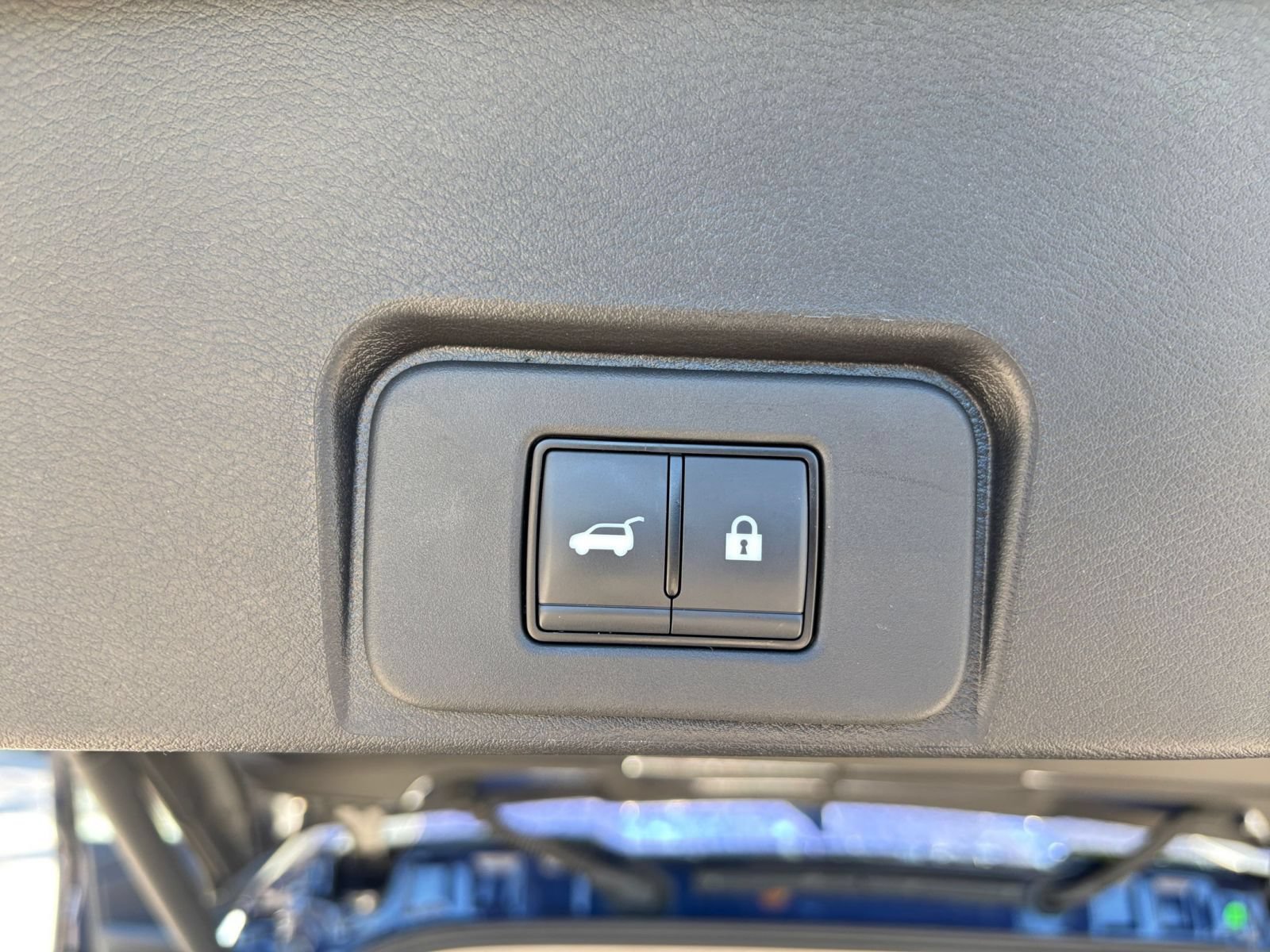Used 2025 Nissan Rogue SV FWD image 21