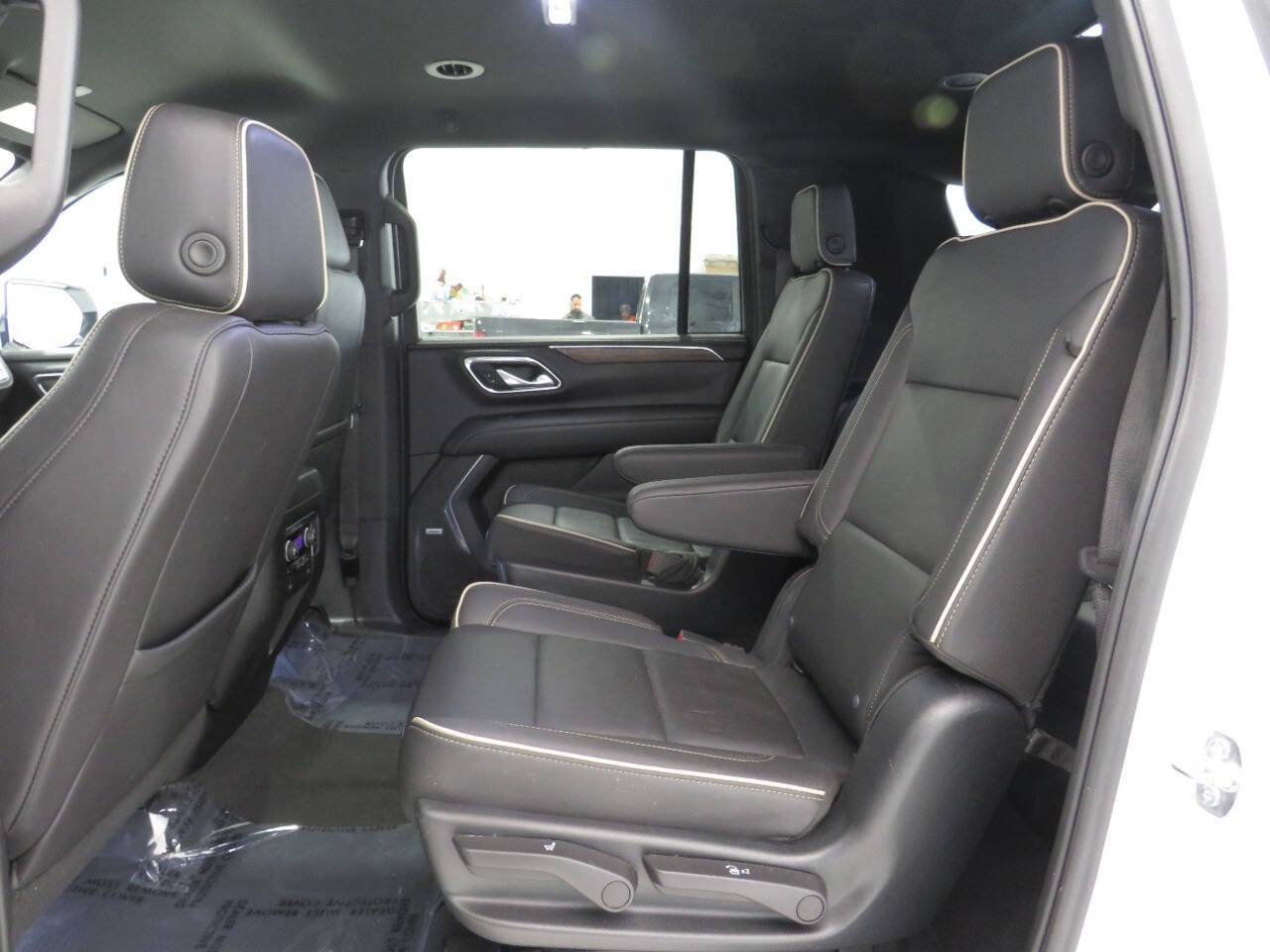 Used 2023 Chevrolet Suburban Premier RWD image 15