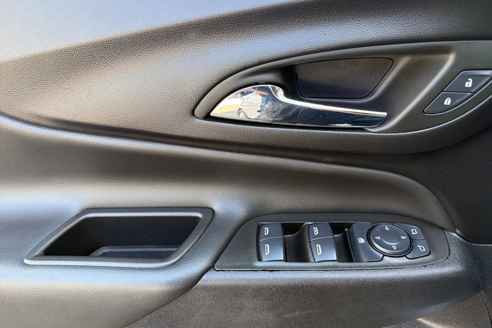 Used 2024 Chevrolet Equinox LT AWD/4WD image 11