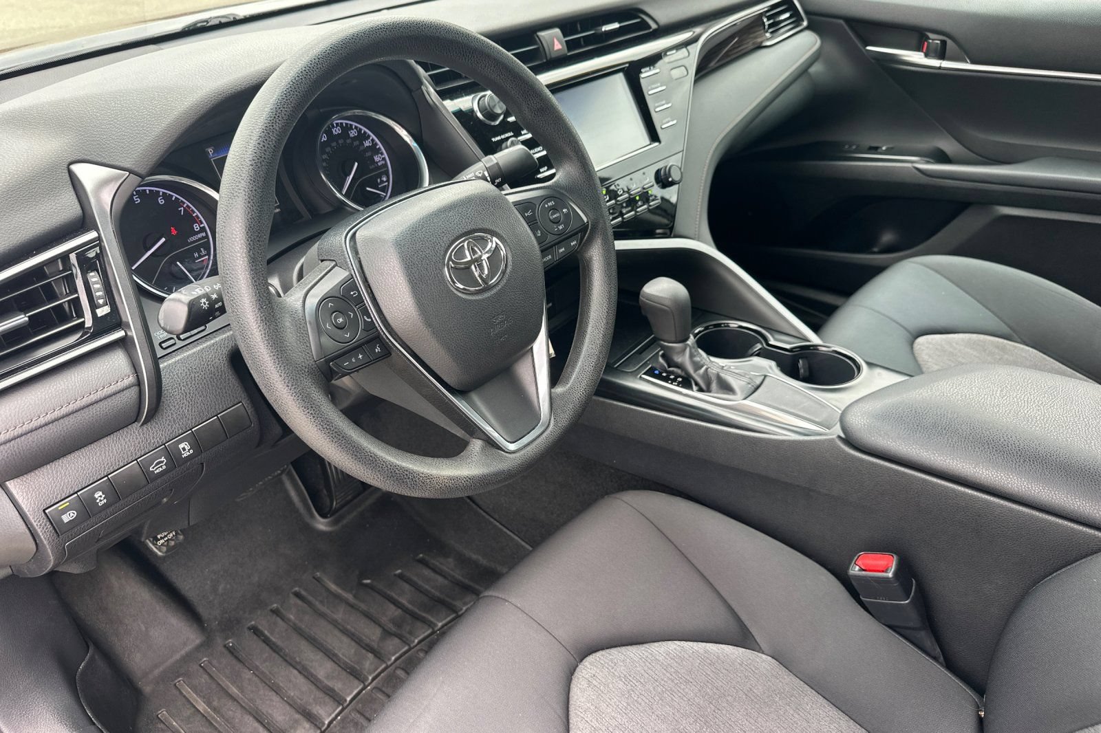Used 2019 Toyota Camry LE FWD image 10