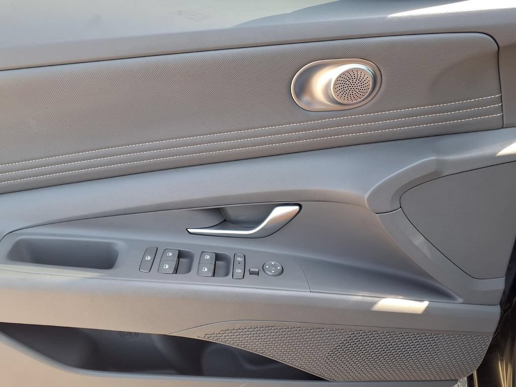 Used 2024 Hyundai Elantra SEL w/ Convenience Package FWD image 18