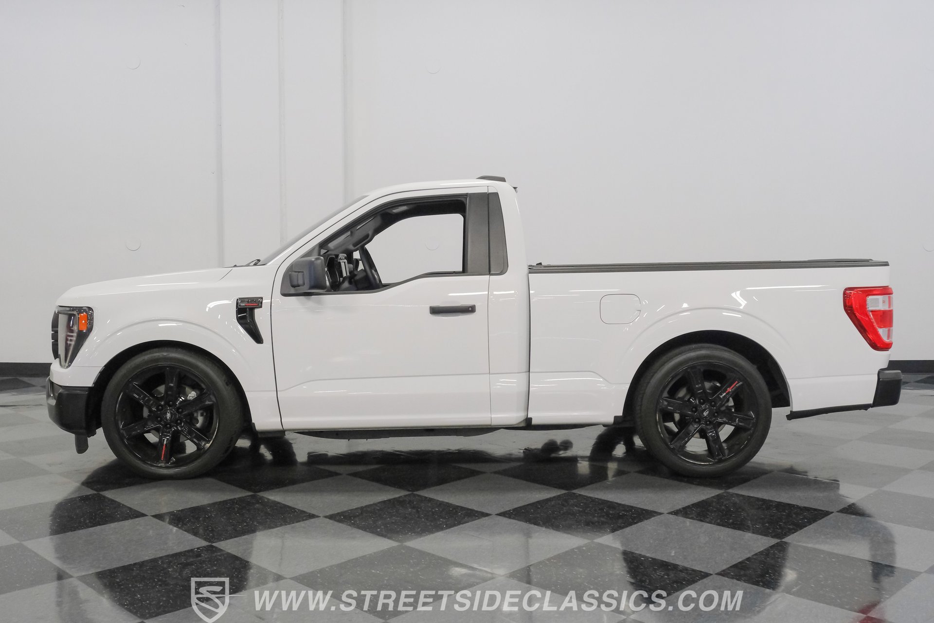 Used 2023 Ford F150 XL RWD image 2