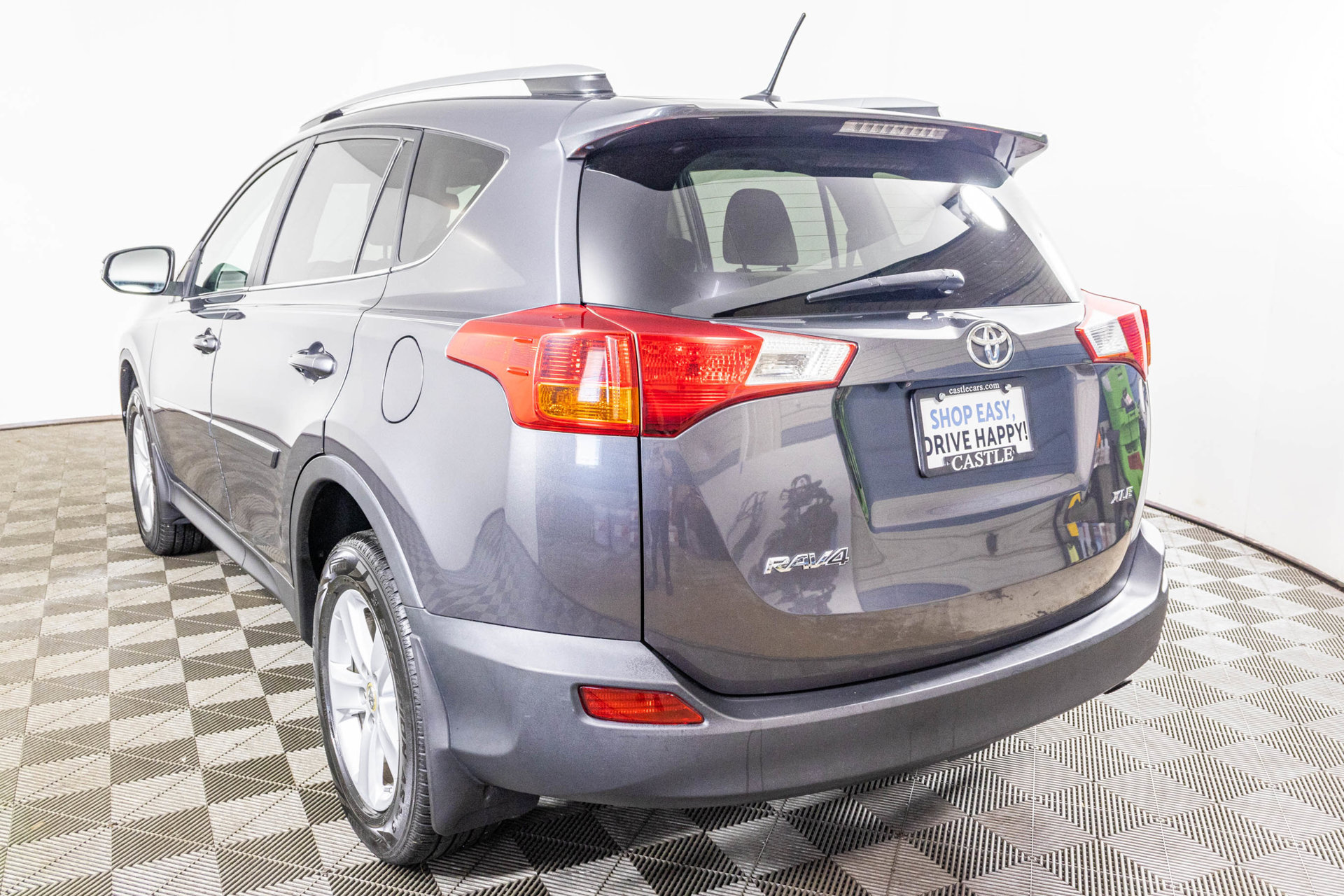 Used 2013 Toyota RAV4 XLE FWD image 19