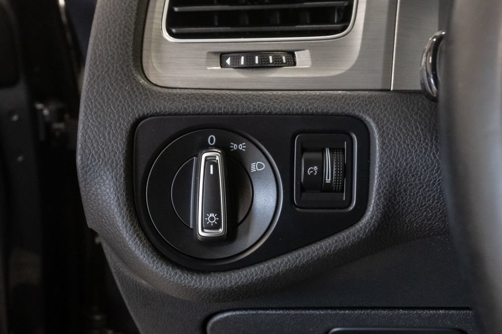 Used 2015 Volkswagen Golf S FWD image 15